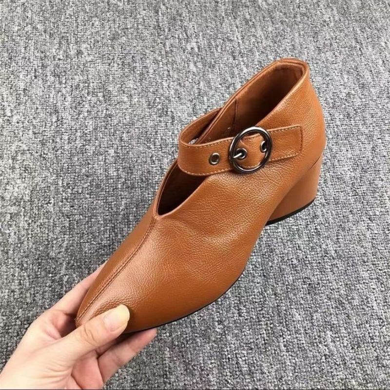 Damen-Schuhe mit Blockabsatz und spitzer Zehenpartie