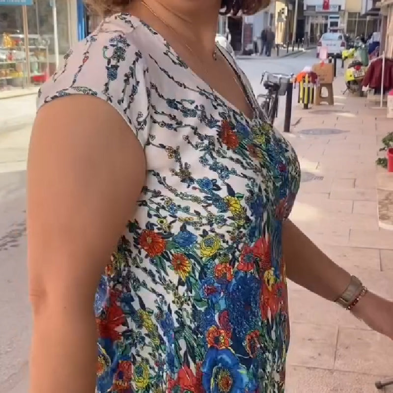 Fließendes Damenkleid mit Print und V-Ausschnitt