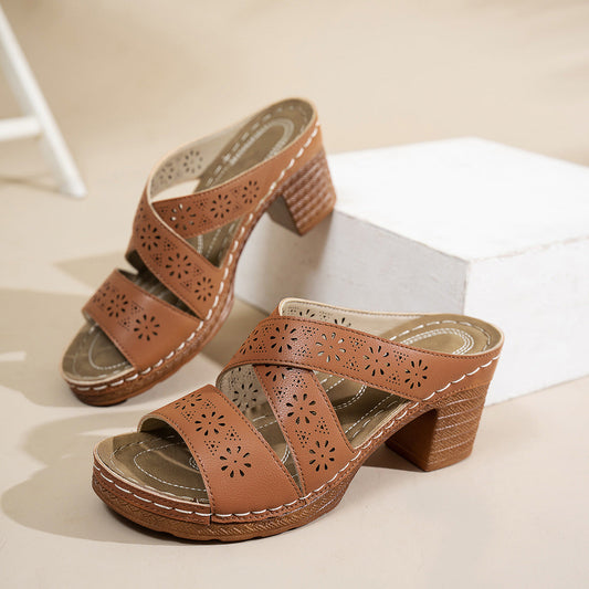 Damen-Sandalen im Vintage-Stil mit ausgehöhlten, klobigen Absätzen