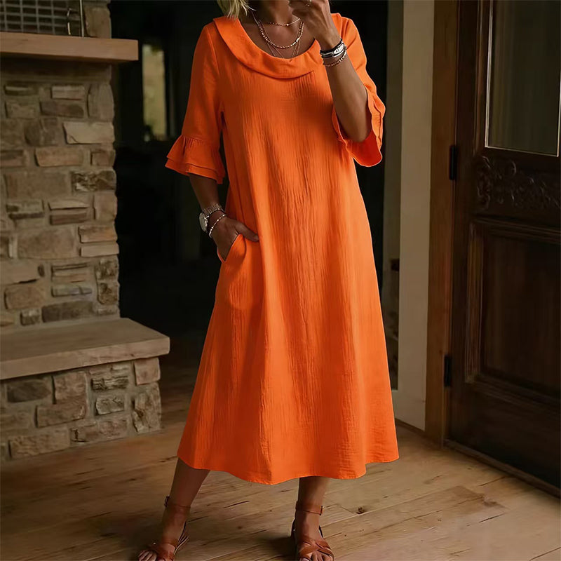 Damen lässiges Sommerkleid mit rundem Ausschnitt.