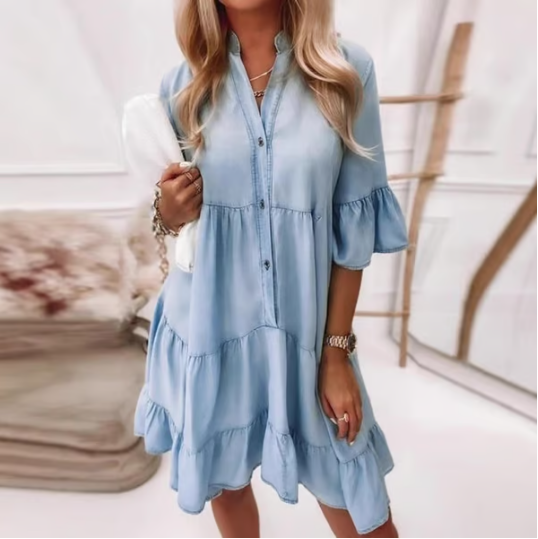 👗Sommerkleid mit Rüschenbesatz und V-Ausschnitt – Leichter Denim-Look