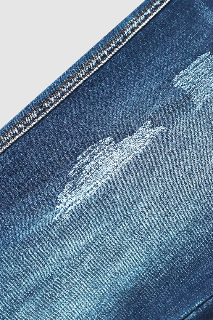 Capri-Jeans mit zerrissenem, hochgerolltem Saum