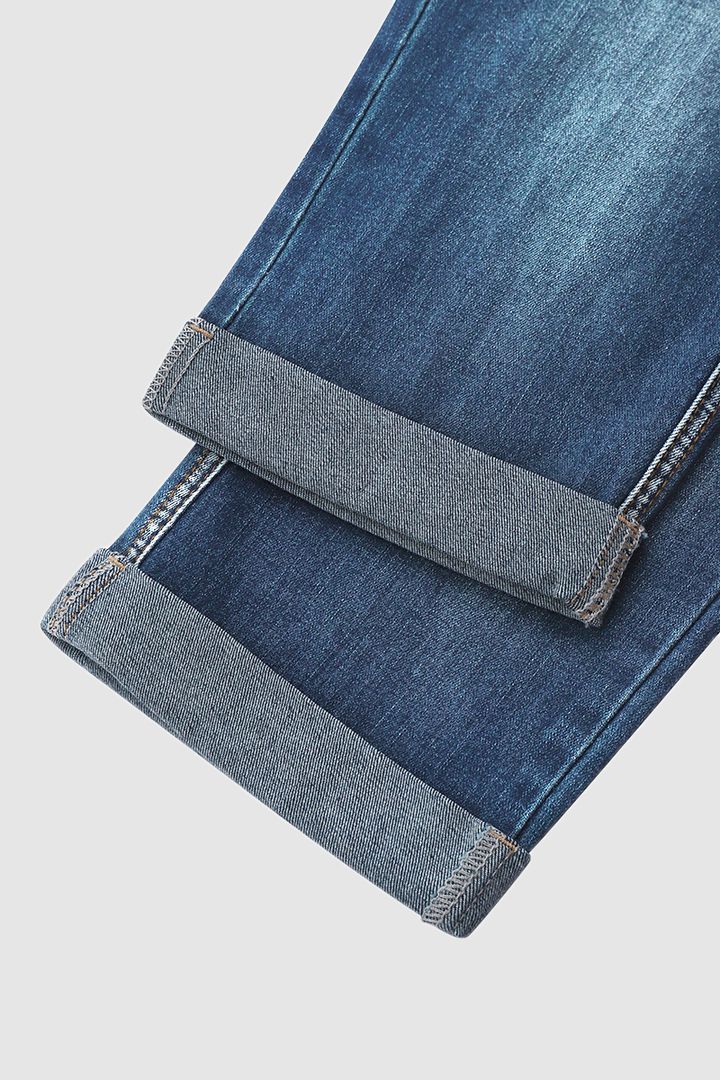 Capri-Jeans mit zerrissenem, hochgerolltem Saum