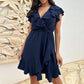 Elegantes Rüschenkleid mit Taillenschnürung und V-Ausschnitt für Damen