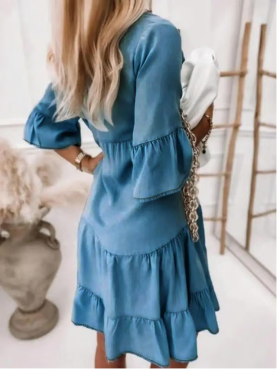 👗Sommerkleid mit Rüschenbesatz und V-Ausschnitt – Leichter Denim-Look