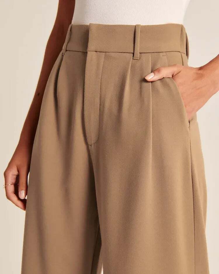 Leichte, geschneiderte Flare-Hosen