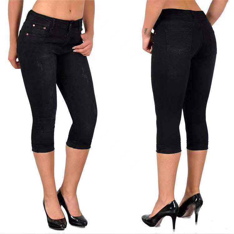 Capri-Jeans mit zerrissenem, hochgerolltem Saum