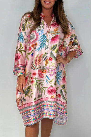 Lockeres Kleid mit V-Ausschnitt und halber Knopfleiste mit Blumenmuster