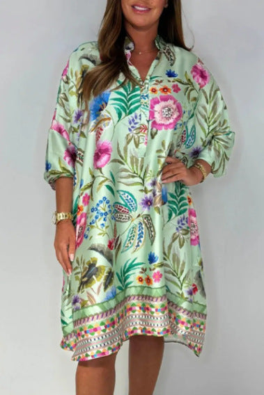 Lockeres Kleid mit V-Ausschnitt und halber Knopfleiste mit Blumenmuster