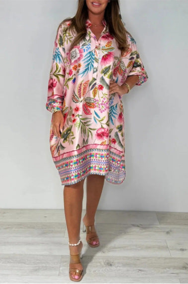 Lockeres Kleid mit V-Ausschnitt und halber Knopfleiste mit Blumenmuster