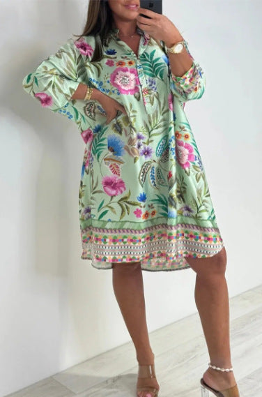 Lockeres Kleid mit V-Ausschnitt und halber Knopfleiste mit Blumenmuster