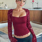 ✨Einfarbiges Damen-T-Shirt – Spitzenblumenmuster, Gesplittete Rüschen & Transparente Ärmel für Romantischen Look ✨