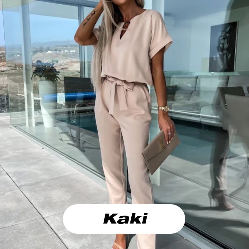 Modischer Jumpsuit für Damen mit V-Ausschnitt und kurzen Ärmeln und Bindegürtel