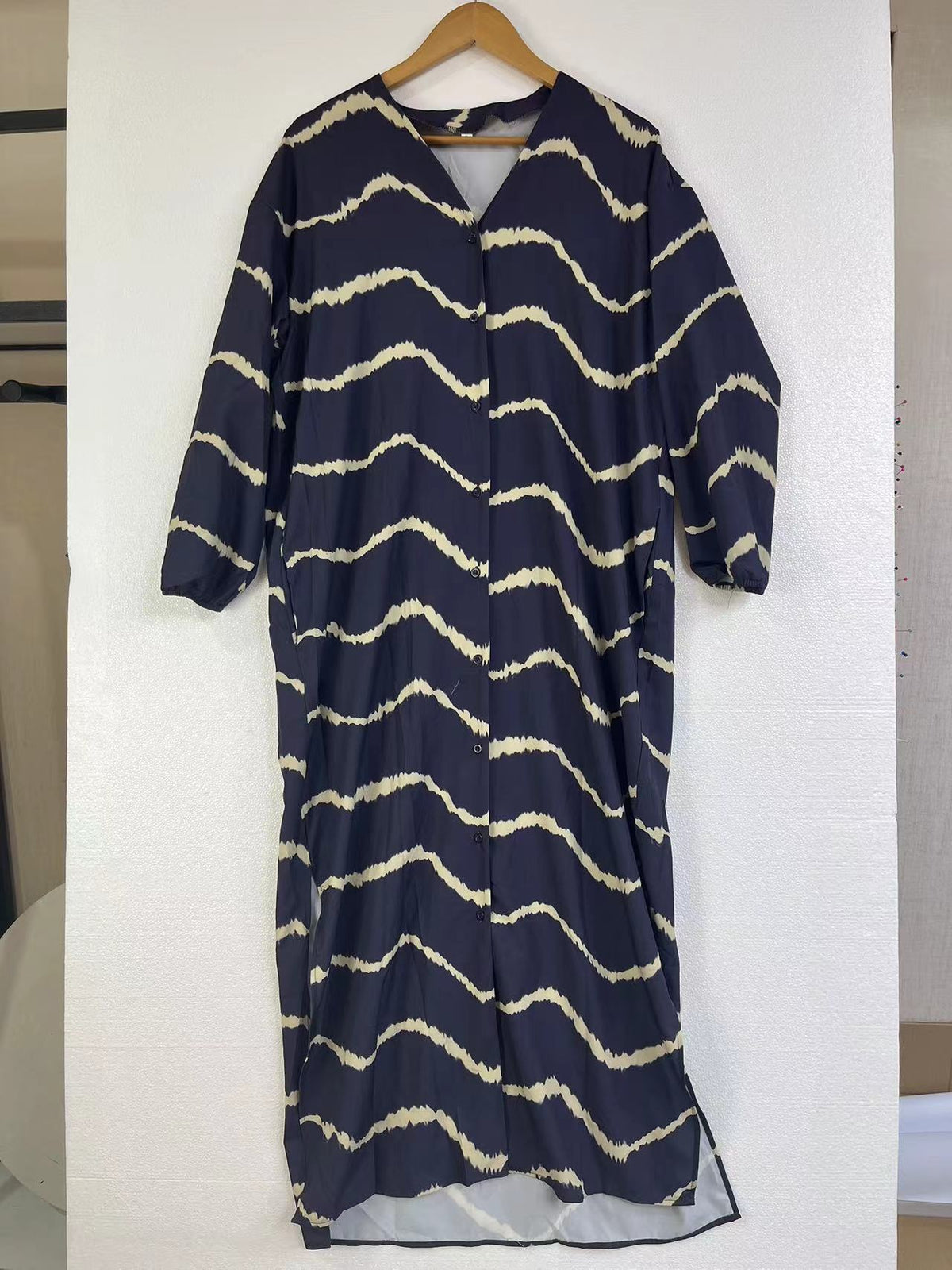 Boho-Kleid mit langen Ärmeln und Streifen