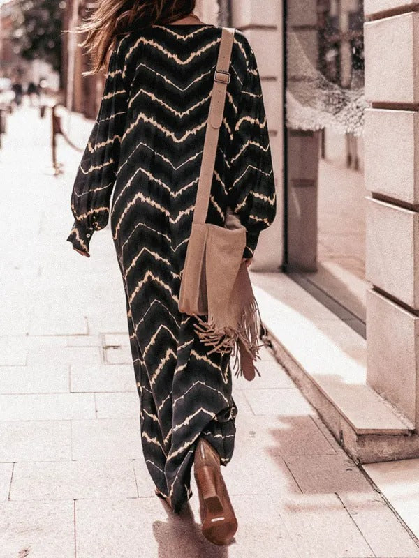 Boho-Kleid mit langen Ärmeln und Streifen