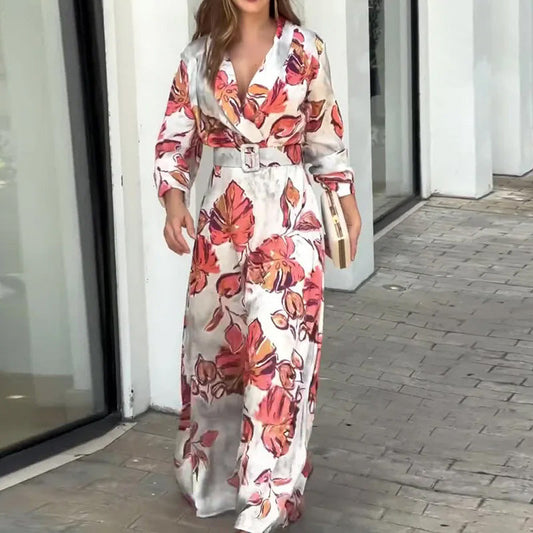 Maxikleid mit tiefem V-Ausschnitt und Gürtel