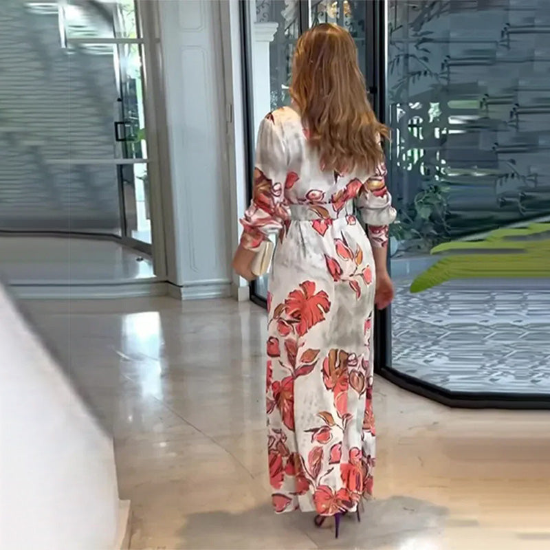 Maxikleid mit tiefem V-Ausschnitt und Gürtel