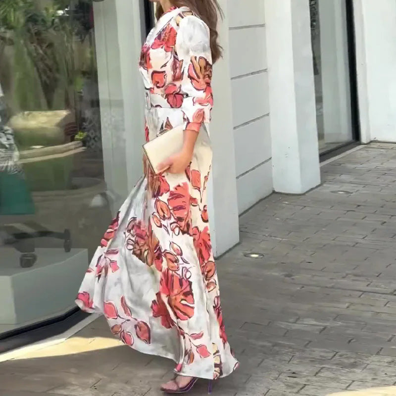 Maxikleid mit tiefem V-Ausschnitt und Gürtel