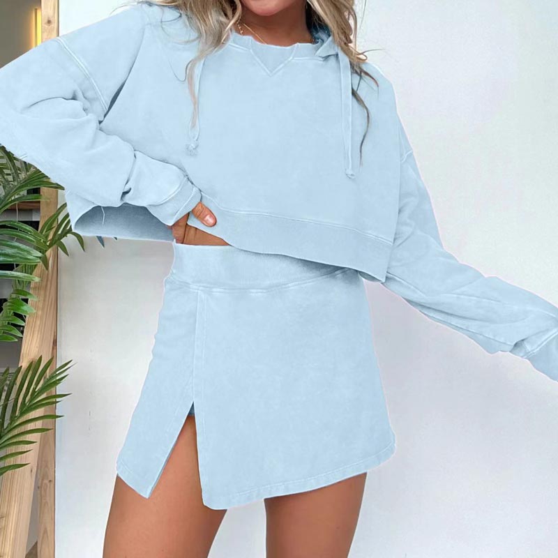 2-teiliges Set aus verwaschenem kurzem Sweatshirt mit Kapuze und kurzem Rock für Damen