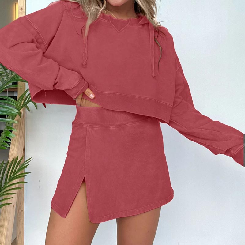 2-teiliges Set aus verwaschenem kurzem Sweatshirt mit Kapuze und kurzem Rock für Damen