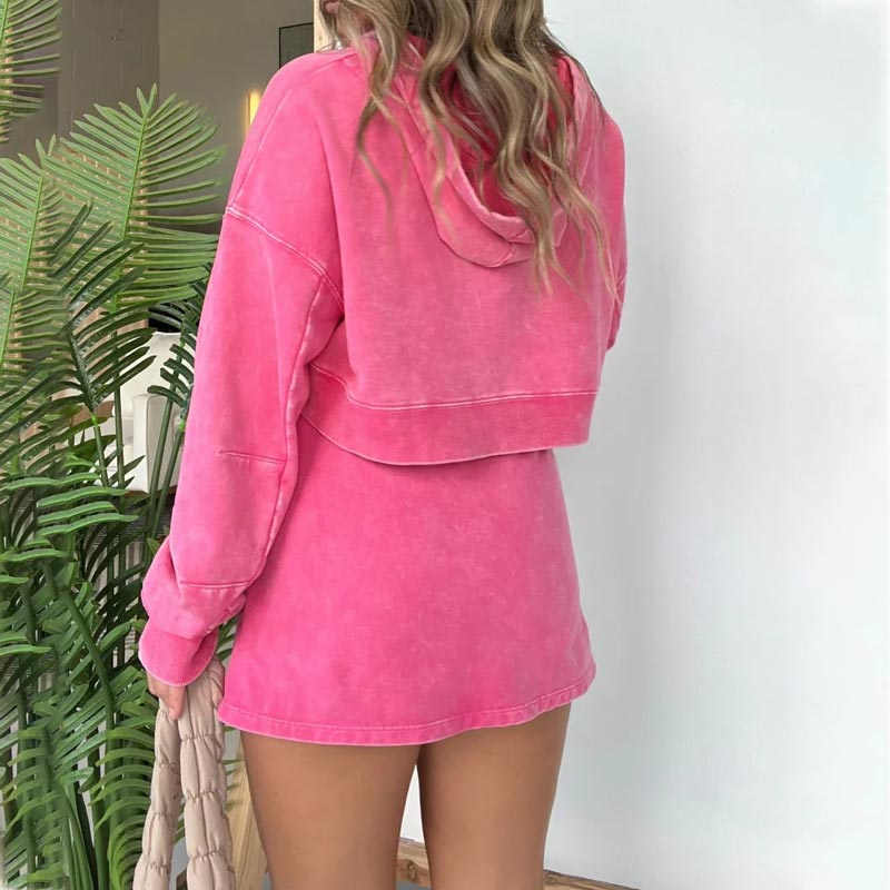 2-teiliges Set aus verwaschenem kurzem Sweatshirt mit Kapuze und kurzem Rock für Damen