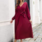 Langes plissiertes Wickelkleid mit Bindegürtel für Damen