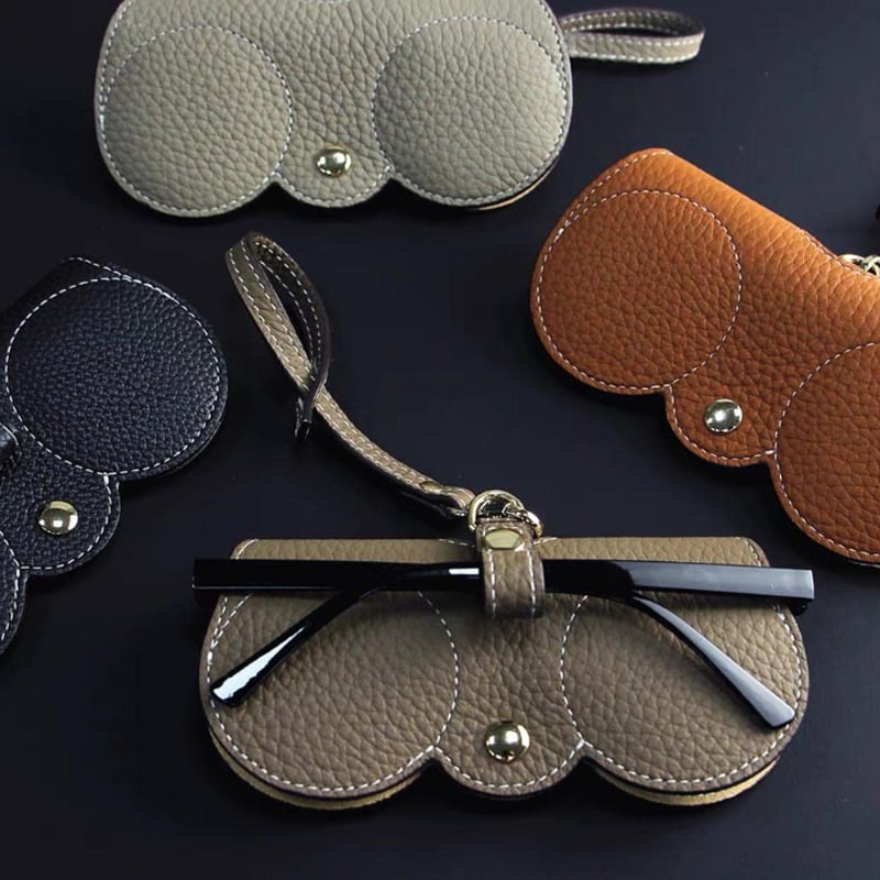 Kaufen Sie eins und erhalten Sie eins gratis✨Heißer Verkauf✨Sonnenbrillentasche aus weichem Leder👓️