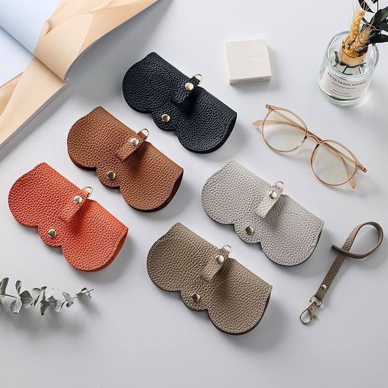 Kaufen Sie eins und erhalten Sie eins gratis✨Heißer Verkauf✨Sonnenbrillentasche aus weichem Leder👓️