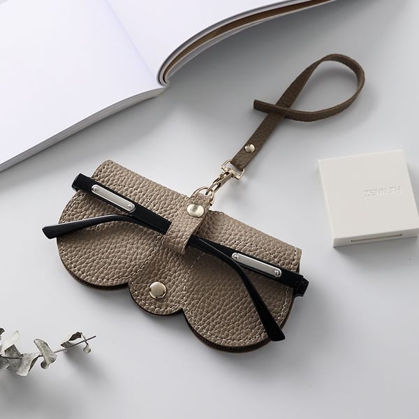 Kaufen Sie eins und erhalten Sie eins gratis✨Heißer Verkauf✨Sonnenbrillentasche aus weichem Leder👓️