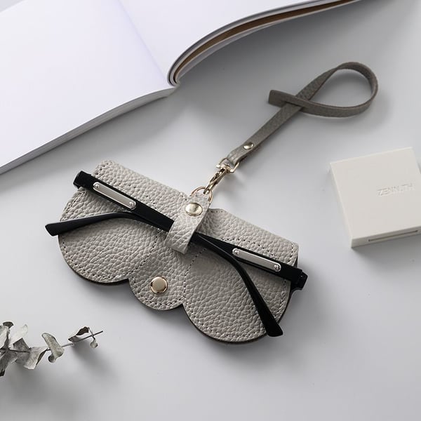 Kaufen Sie eins und erhalten Sie eins gratis✨Heißer Verkauf✨Sonnenbrillentasche aus weichem Leder👓️