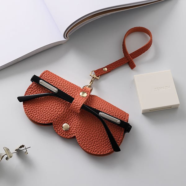 Kaufen Sie eins und erhalten Sie eins gratis✨Heißer Verkauf✨Sonnenbrillentasche aus weichem Leder👓️