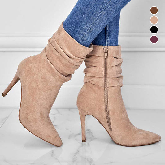 Kurze Damenstiefel mit hohem Absatz und spitzer Zehe