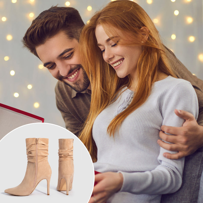 Kurze Damenstiefel mit hohem Absatz und spitzer Zehe