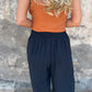 Lockere Hose mit weitem Bein und elastischer Taille