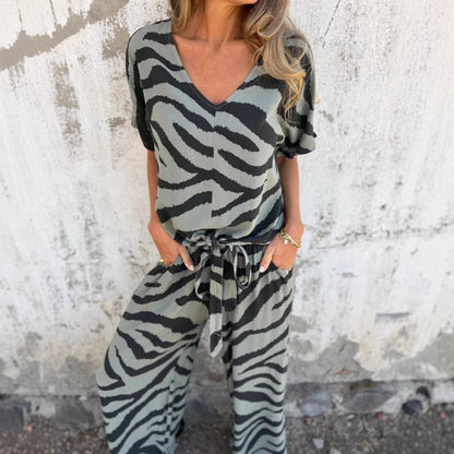 Zweiteiliges Damen-Set aus V-Ausschnitt-Oberteil und Hose mit Zebra-Print