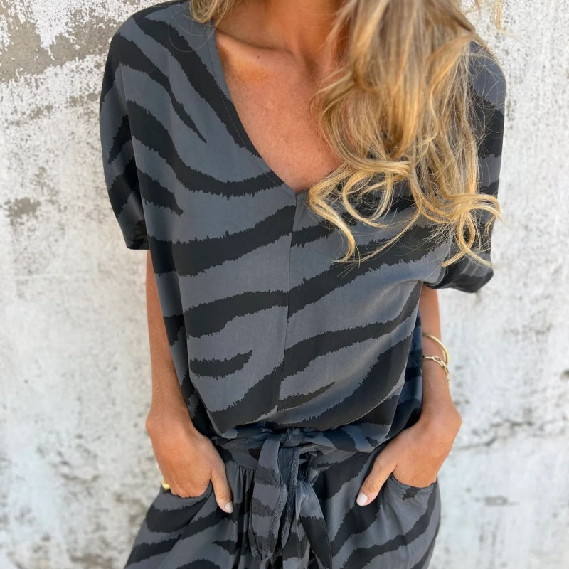 Zweiteiliges Damen-Set aus V-Ausschnitt-Oberteil und Hose mit Zebra-Print