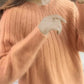 Monochromer flauschiger Strickpullover