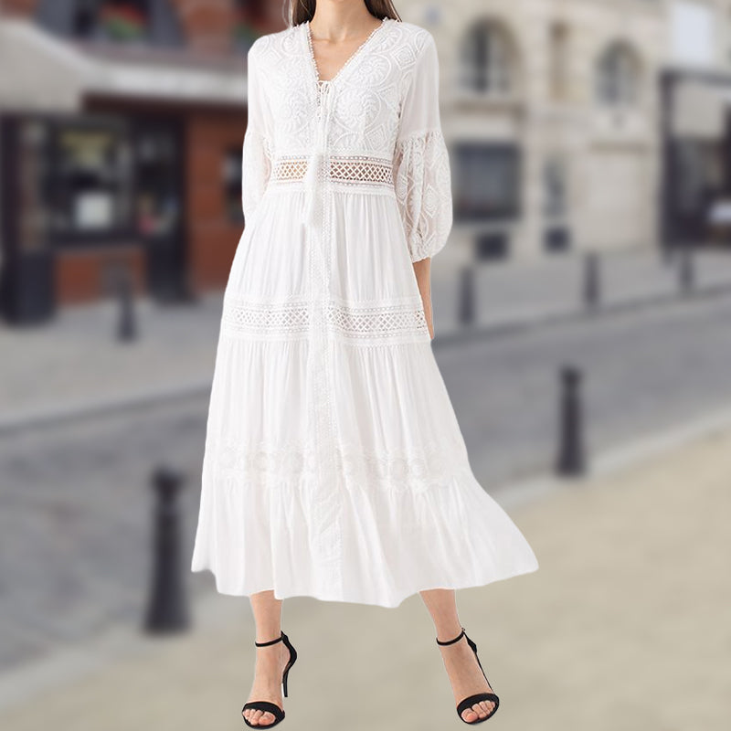 Weißes Boho-Midikleid mit V-Ausschnitt