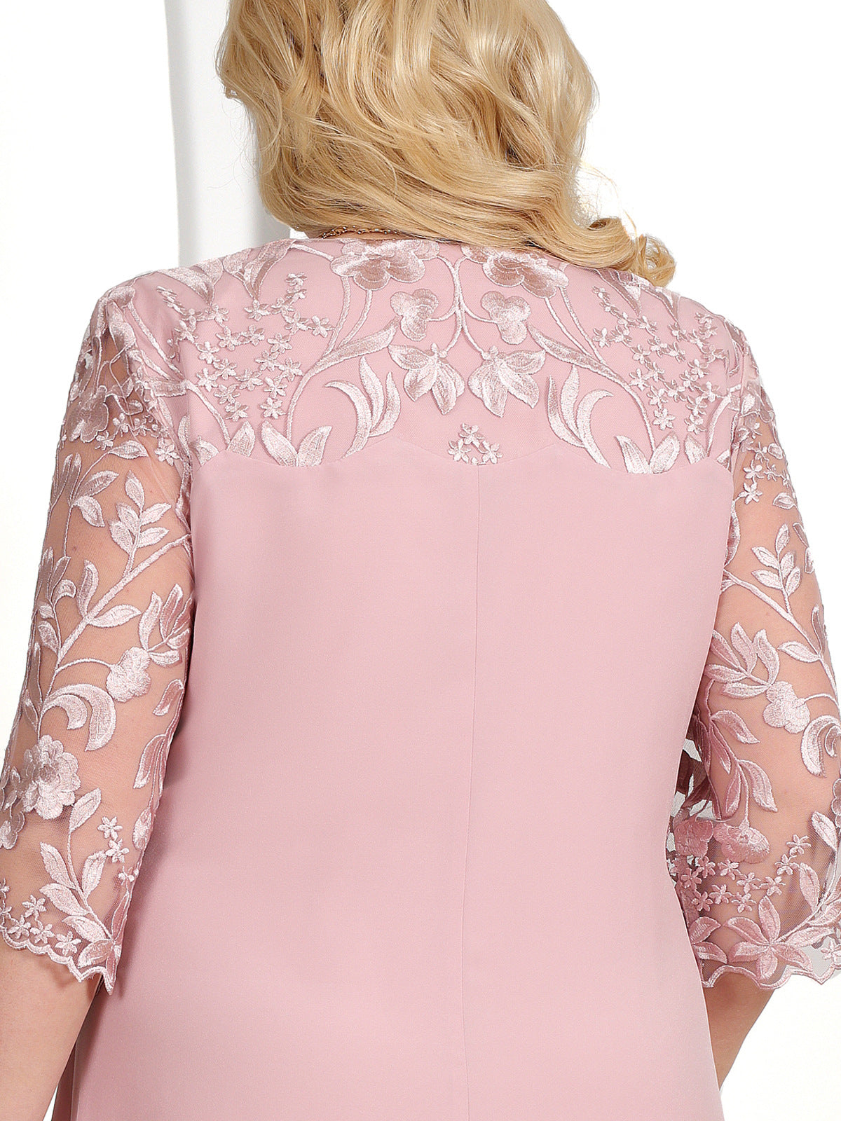 Damenkleid aus besticktem Chiffon mit Rundhalsausschnitt