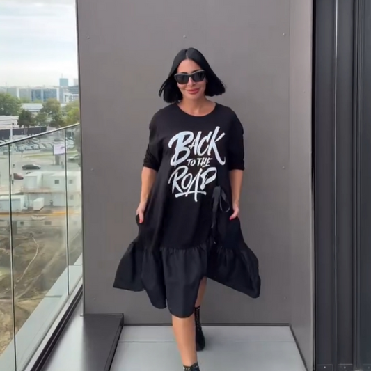 Lockeres Kleid mit Rundhalsausschnitt, Alphabet und Schleife