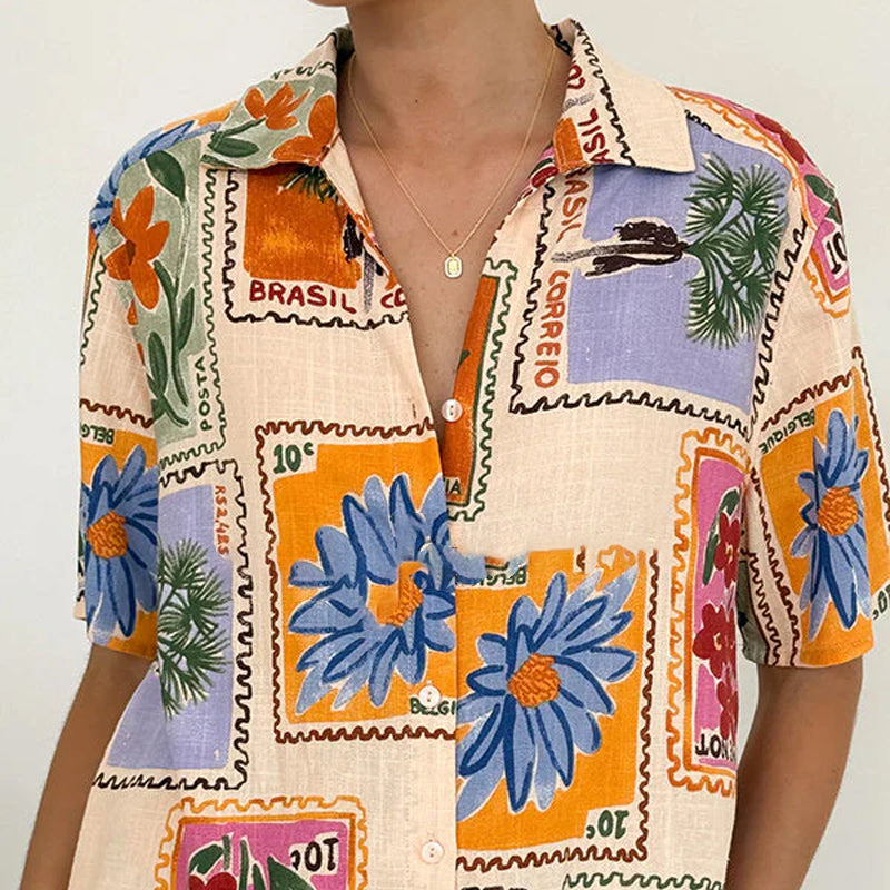 Bedrucktes Kurzarmshirt und elastische Shorts im Set