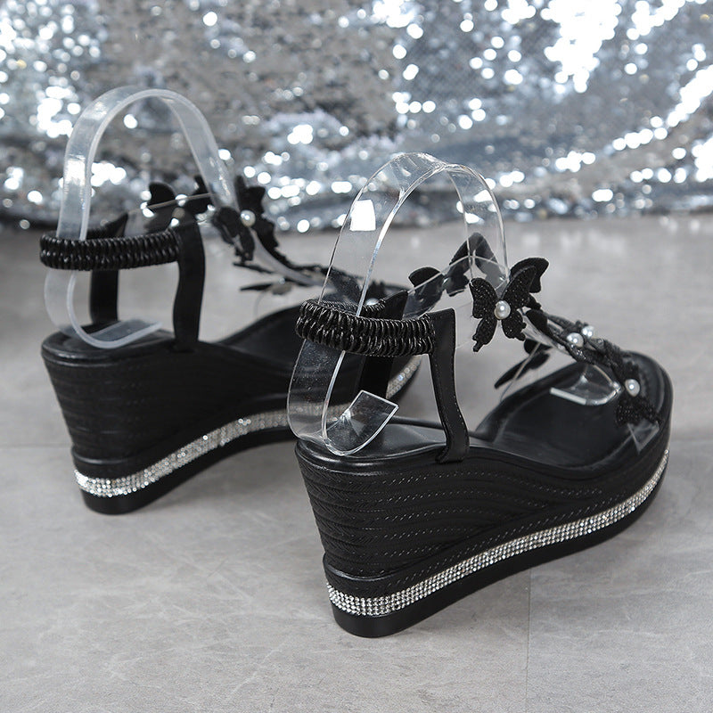 Sandalen mit offener Spitze und Glitzer-Schmetterling-Verzierung