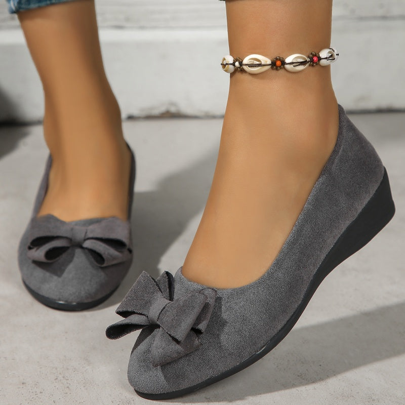Loafer mit Keilabsatz und Schleifenknopf-Dekor