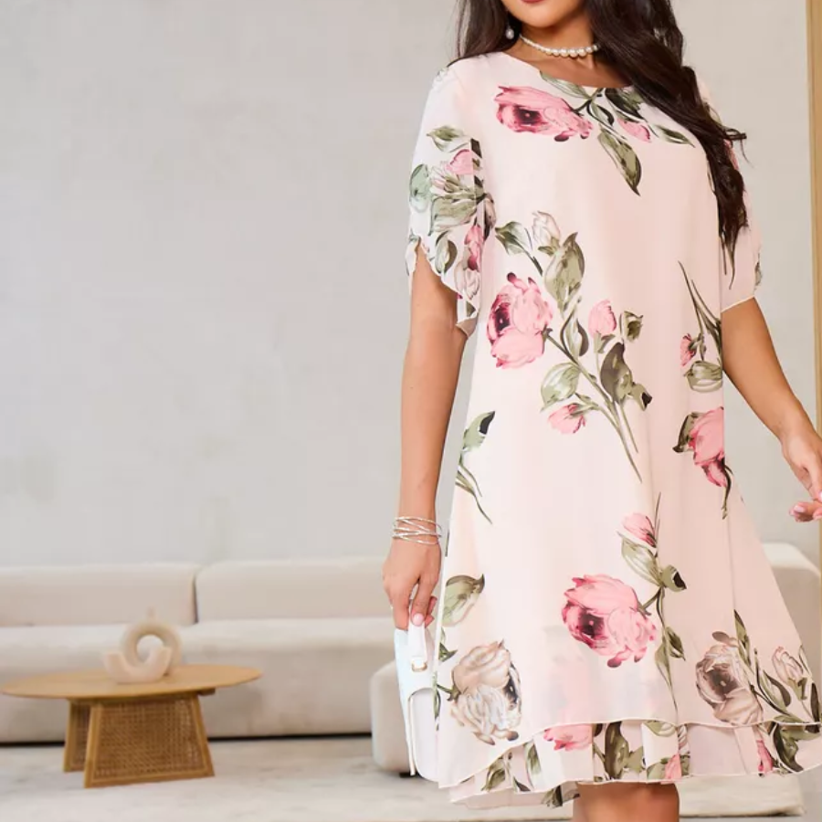 Fließendes Chiffonkleid mit blush-farbigen Blütenblättern