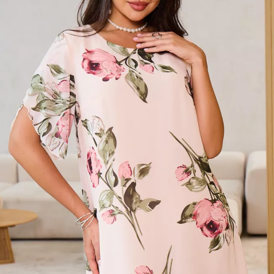 Fließendes Chiffonkleid mit blush-farbigen Blütenblättern