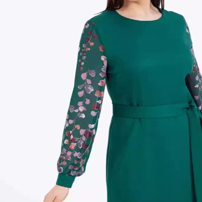Kleid mit Taillengürtel und Patchworkdruck