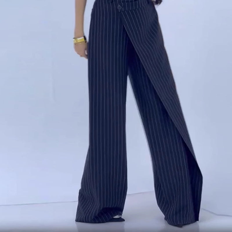 Damenhose mit unregelmäßiger hoher Taille und weitem Bein