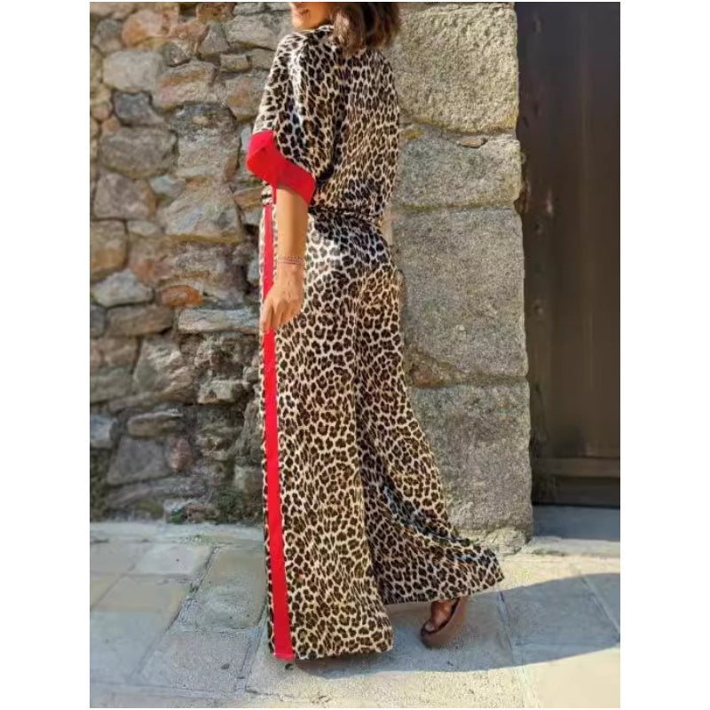 Damen-Zweiteiler mit Leopardenmuster: Hemdbluse mit Knopfleiste und Hose mit weitem Bein