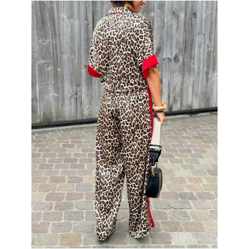 Damen-Zweiteiler mit Leopardenmuster: Hemdbluse mit Knopfleiste und Hose mit weitem Bein