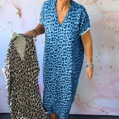 Lockeres Damenkleid mit V-Ausschnitt und Leopardenmuster